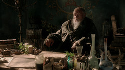 extant_GameOfThrones_1x04-CripplesBastardsAndBrokenThings_2397