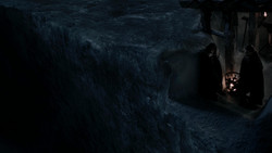 extant_GameOfThrones_1x04-CripplesBastardsAndBrokenThings_2685