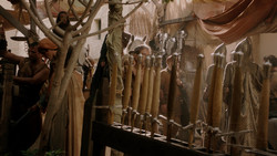 extant_GameOfThrones_1x04-CripplesBastardsAndBrokenThings_3106