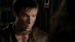 extant_GameOfThrones_1x04-CripplesBastardsAndBrokenThings_3278