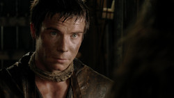 extant_GameOfThrones_1x04-CripplesBastardsAndBrokenThings_3280