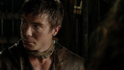 extant_GameOfThrones_1x04-CripplesBastardsAndBrokenThings_3291