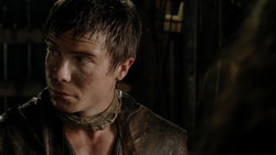 extant_GameOfThrones_1x04-CripplesBastardsAndBrokenThings_3292