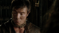 extant_GameOfThrones_1x04-CripplesBastardsAndBrokenThings_3293
