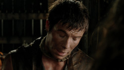 extant_GameOfThrones_1x04-CripplesBastardsAndBrokenThings_3294