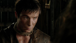 extant_GameOfThrones_1x04-CripplesBastardsAndBrokenThings_3296