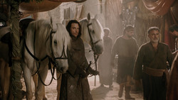 extant_GameOfThrones_1x04-CripplesBastardsAndBrokenThings_3354