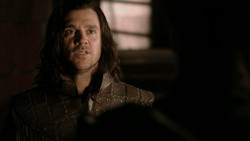 extant_GameOfThrones_1x04-CripplesBastardsAndBrokenThings_3481