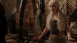 extant_GameOfThrones_1x04-CripplesBastardsAndBrokenThings_3936