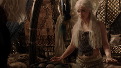 extant_GameOfThrones_1x04-CripplesBastardsAndBrokenThings_3937