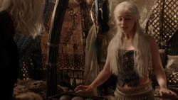 extant_GameOfThrones_1x04-CripplesBastardsAndBrokenThings_3938