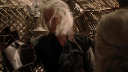 extant_GameOfThrones_1x04-CripplesBastardsAndBrokenThings_3954