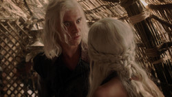 extant_GameOfThrones_1x04-CripplesBastardsAndBrokenThings_3974