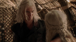 extant_GameOfThrones_1x04-CripplesBastardsAndBrokenThings_3980