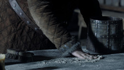 extant_GameOfThrones_1x04-CripplesBastardsAndBrokenThings_4031