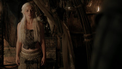 extant_GameOfThrones_1x04-CripplesBastardsAndBrokenThings_4696
