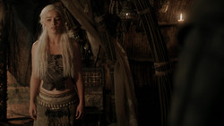 extant_GameOfThrones_1x04-CripplesBastardsAndBrokenThings_4697