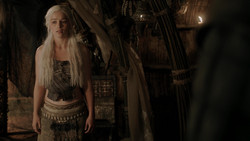 extant_GameOfThrones_1x04-CripplesBastardsAndBrokenThings_4698