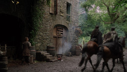 extant_GameOfThrones_1x04-CripplesBastardsAndBrokenThings_5453