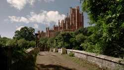 extant_GameOfThrones_1x05-TheWolfAndTheLion_0010