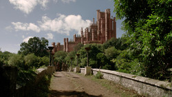 extant_GameOfThrones_1x05-TheWolfAndTheLion_0012