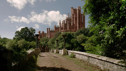 extant_GameOfThrones_1x05-TheWolfAndTheLion_0014