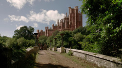 extant_GameOfThrones_1x05-TheWolfAndTheLion_0015