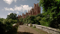 extant_GameOfThrones_1x05-TheWolfAndTheLion_0016