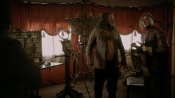 extant_GameOfThrones_1x05-TheWolfAndTheLion_0245