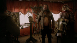extant_GameOfThrones_1x05-TheWolfAndTheLion_0260