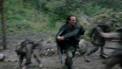 extant_GameOfThrones_1x05-TheWolfAndTheLion_1125