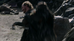 extant_GameOfThrones_1x05-TheWolfAndTheLion_1128