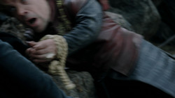 extant_GameOfThrones_1x05-TheWolfAndTheLion_1141