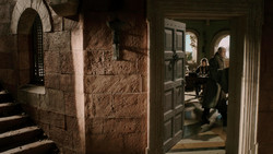 extant_GameOfThrones_1x05-TheWolfAndTheLion_1788