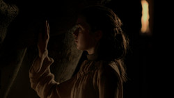 extant_GameOfThrones_1x05-TheWolfAndTheLion_2122