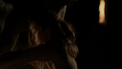 extant_GameOfThrones_1x05-TheWolfAndTheLion_2125
