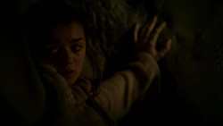extant_GameOfThrones_1x05-TheWolfAndTheLion_2186