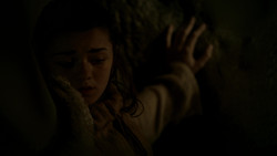 extant_GameOfThrones_1x05-TheWolfAndTheLion_2195
