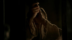 extant_GameOfThrones_1x05-TheWolfAndTheLion_2216