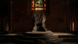 extant_GameOfThrones_1x05-TheWolfAndTheLion_2238