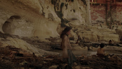 extant_GameOfThrones_1x05-TheWolfAndTheLion_2642