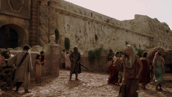 extant_GameOfThrones_1x05-TheWolfAndTheLion_2654