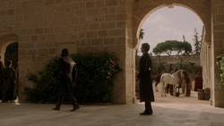 extant_GameOfThrones_1x05-TheWolfAndTheLion_3127
