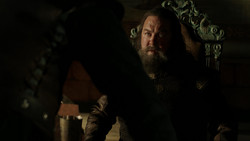extant_GameOfThrones_1x05-TheWolfAndTheLion_3439