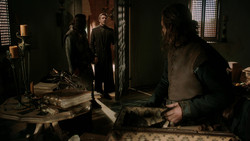 extant_GameOfThrones_1x05-TheWolfAndTheLion_3573