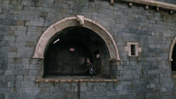 extant_GameOfThrones_1x05-TheWolfAndTheLion_3925