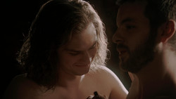 extant_GameOfThrones_1x05-TheWolfAndTheLion_4160