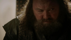 extant_GameOfThrones_1x05-TheWolfAndTheLion_4391