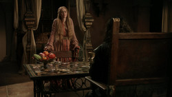 extant_GameOfThrones_1x05-TheWolfAndTheLion_4464