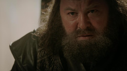 extant_GameOfThrones_1x05-TheWolfAndTheLion_4928